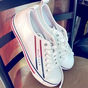 New without tags size 6 Tommy Hiilfiger sneakers